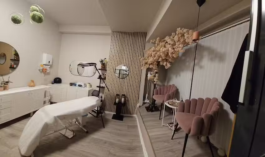 AJ Queen Beauty Studio