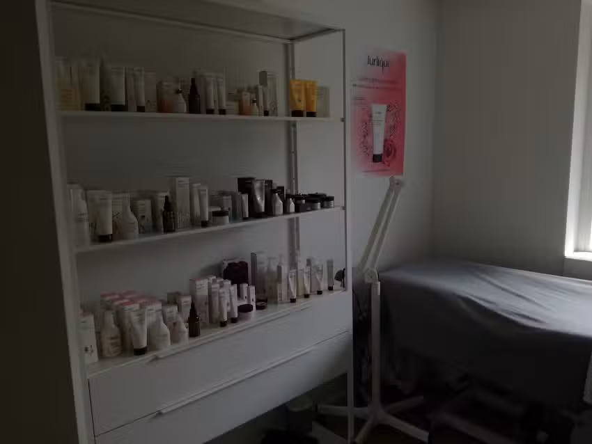 Dermalux &ndash; &Oslash;kologisk hudpleje, ansigtsbehandlinger, Vipper & Bryn og CND Shellac